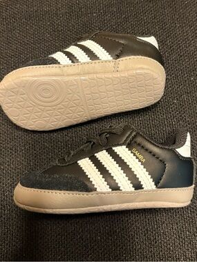 adidas gazelle silver green womens adidas Superstar Velcro Shoes White EF4838